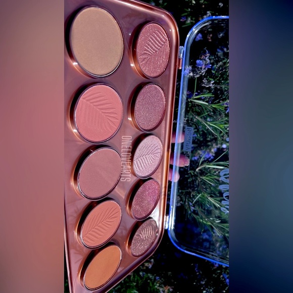Beauty Treats Golden Glow Shimmer and Matte Palette - Picture 1 of 4
